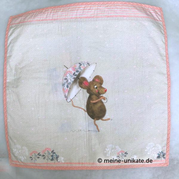 babydecke, babytuch, einschlagdecke mit Abbildung einer kleinen Maus mit Regenschirm auf der Vorderseite. Unikat aus reiner Baumwolle. Handmade in Germany
